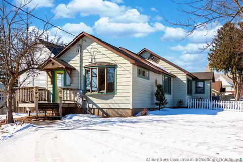 221 N 1st Ave W Washburn WI 54891