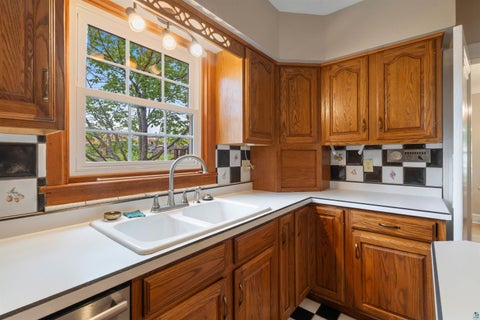 Tiny photo for 2337 E 8th St, Duluth, MN 55803 (MLS # 6127626)
