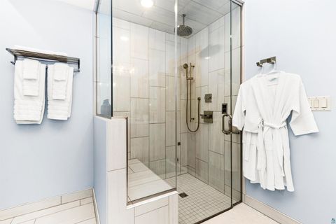 Tiny photo for 1 N Lake Ave, Duluth, MN 55805 (MLS # 6125187)