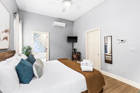Tiny photo for 1 N Lake Ave, Duluth, MN 55805 (MLS # 6125187)