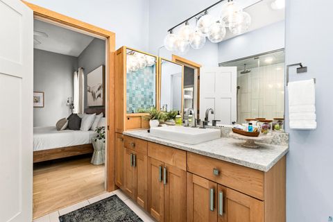 Tiny photo for 1 N Lake Ave, Duluth, MN 55805 (MLS # 6125187)