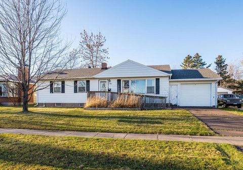 Photo of 101 Hays Cr, Silver Bay, MN 55614 (MLS # 6122934)