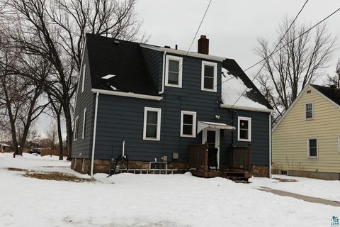 Photo of 1125 Minnesota St, Hibbing, MN 55746 (MLS # 6124191)