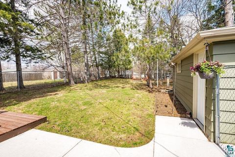 Tiny photo for 335 W Winona St, Duluth, MN 55803 (MLS # 6124859)