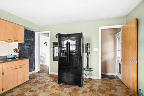 Tiny photo for 335 W Winona St, Duluth, MN 55803 (MLS # 6124859)