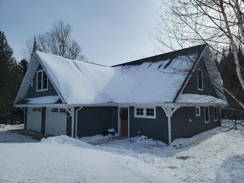 Photo of 526 W 5th St, Grand Marais, MN 55604 (MLS # 6123728)