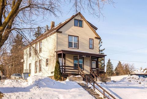 Photo of 517 E 5th St, Duluth, MN 55805 (MLS # 6123479)