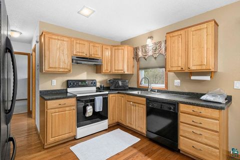 Tiny photo for 517 N Arlington Ave, Duluth, MN 55811 (MLS # 6124906)