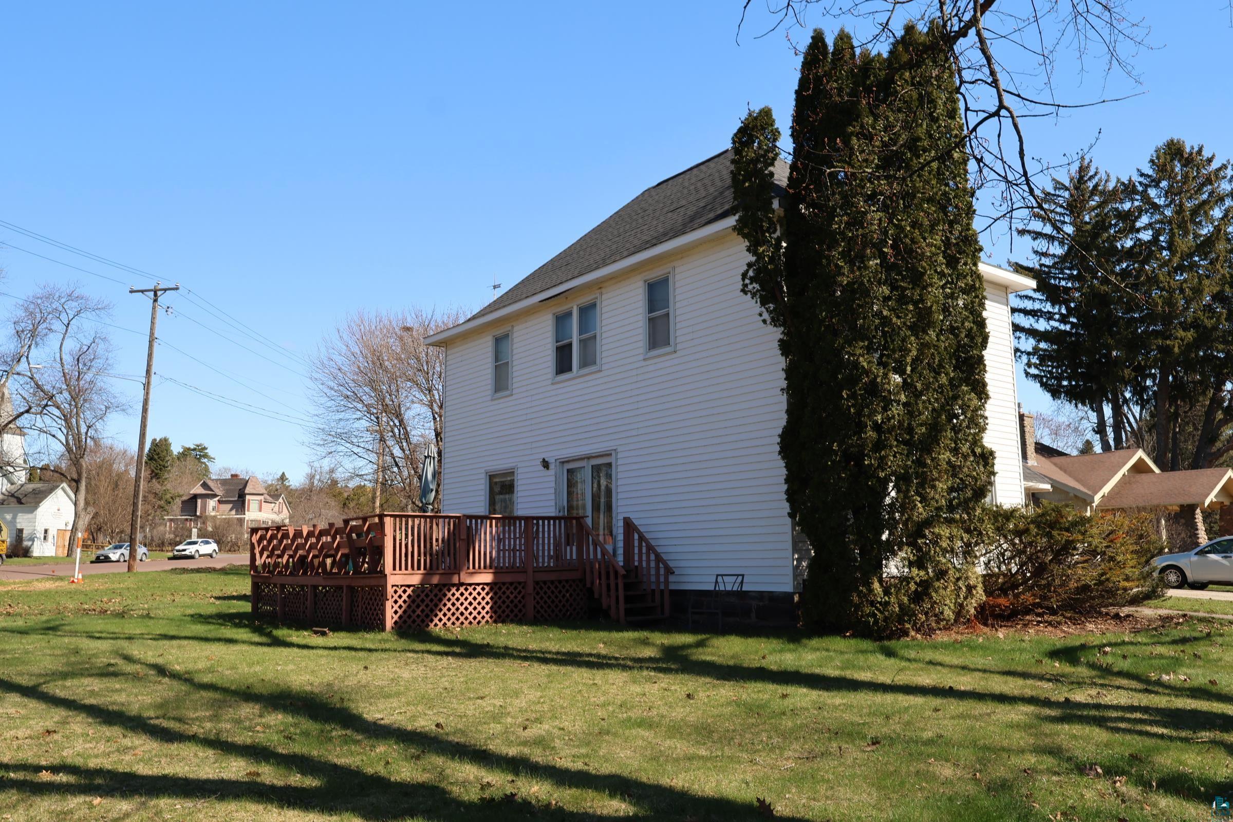 111 W 3rd St