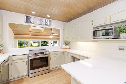Tiny photo for 12731 W 9th St, Duluth, MN 55808 (MLS # 6126330)