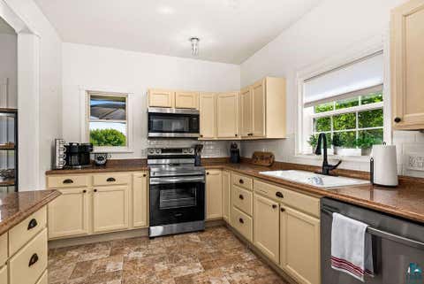 Tiny photo for 410 E 7th St, Duluth, MN 55805 (MLS # 6127116)