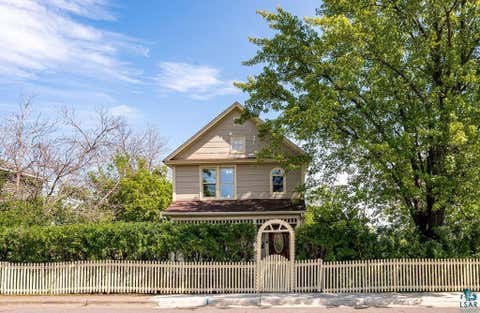 Photo of 410 E 7th St, Duluth, MN 55805 (MLS # 6127116)