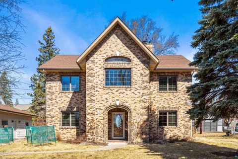 Photo of 5317 Glenwood St, Duluth, MN 55804 (MLS # 6124636)