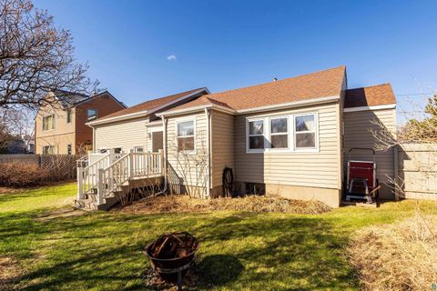Tiny photo for 1611 S Lake Ave, Duluth, MN 55802 (MLS # 6124850)