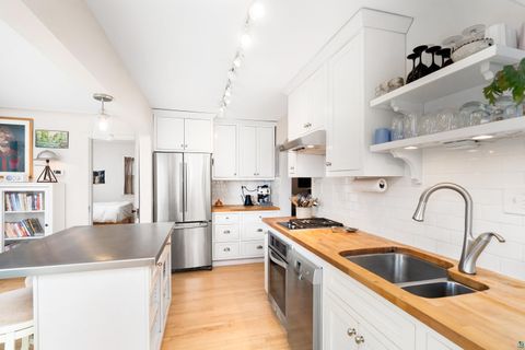 Tiny photo for 1611 S Lake Ave, Duluth, MN 55802 (MLS # 6124850)