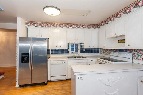 Tiny photo for 2510 E Superior St, Duluth, MN 55812 (MLS # 6123138)