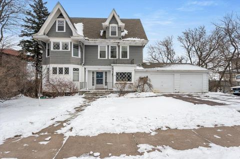 Photo of 2510 E Superior St, Duluth, MN 55812 (MLS # 6123138)