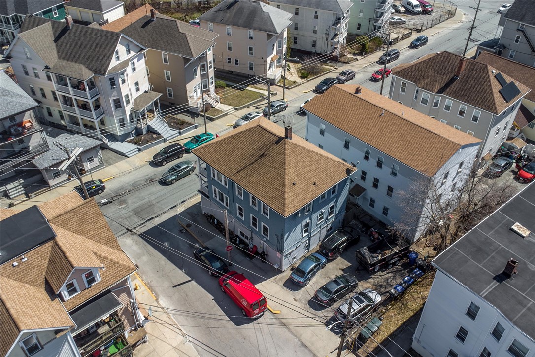 872 Lonsdale Avenue 876