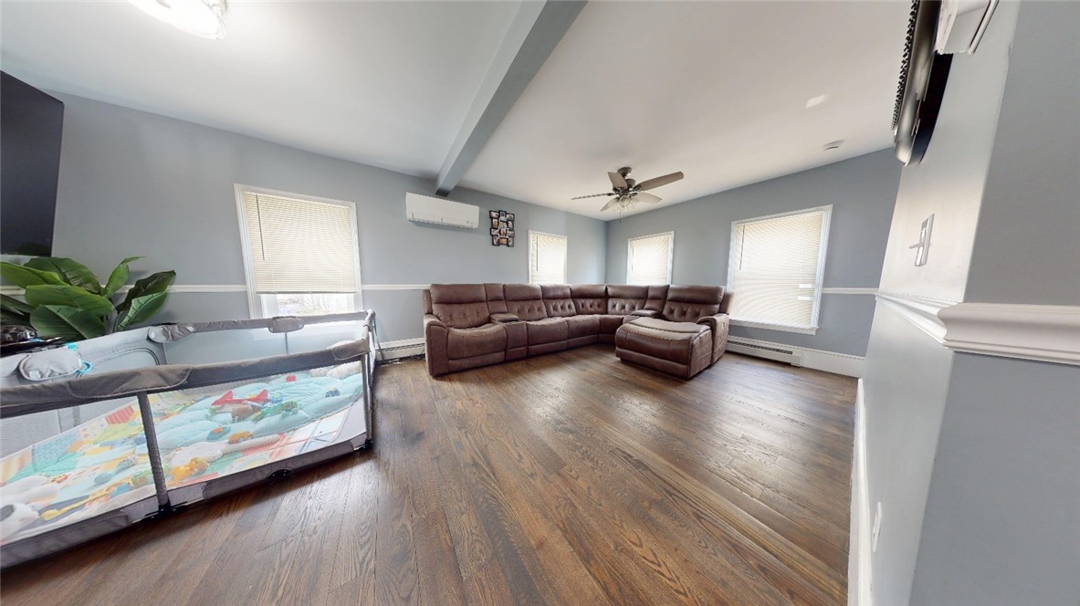 11 Crane St Street S