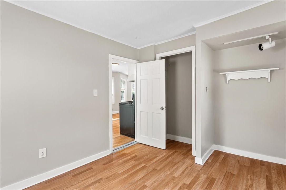 Warwick, Rhode Island 02886, United States, 6 Bedrooms Bedrooms, ,2 BathroomsBathrooms,Residential,Active,199192