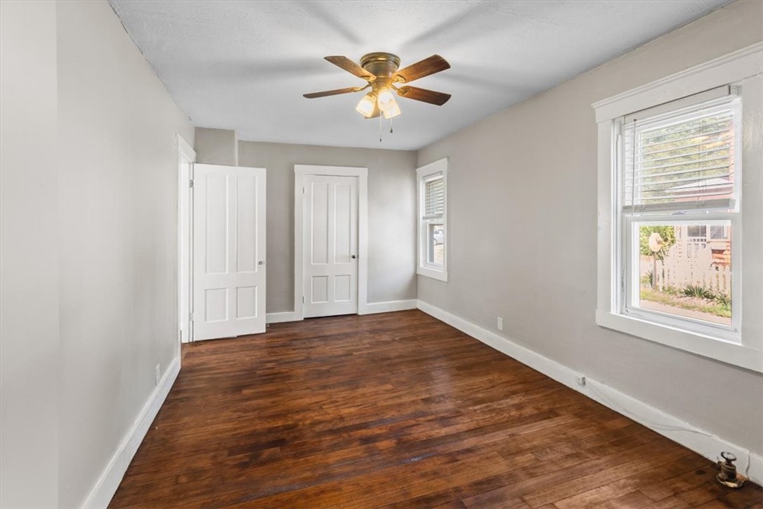 Warwick, Rhode Island 02886, United States, 6 Bedrooms Bedrooms, ,2 BathroomsBathrooms,Residential,Active,199192