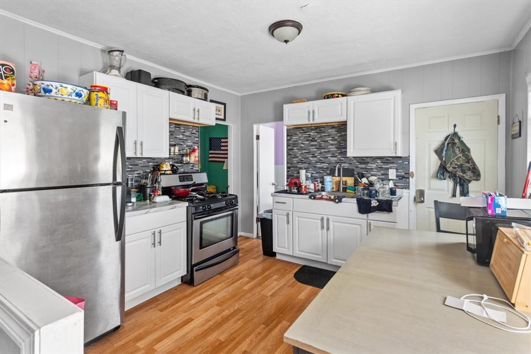 Warwick, Rhode Island 02886, United States, 6 Bedrooms Bedrooms, ,2 BathroomsBathrooms,Residential,Active,199192