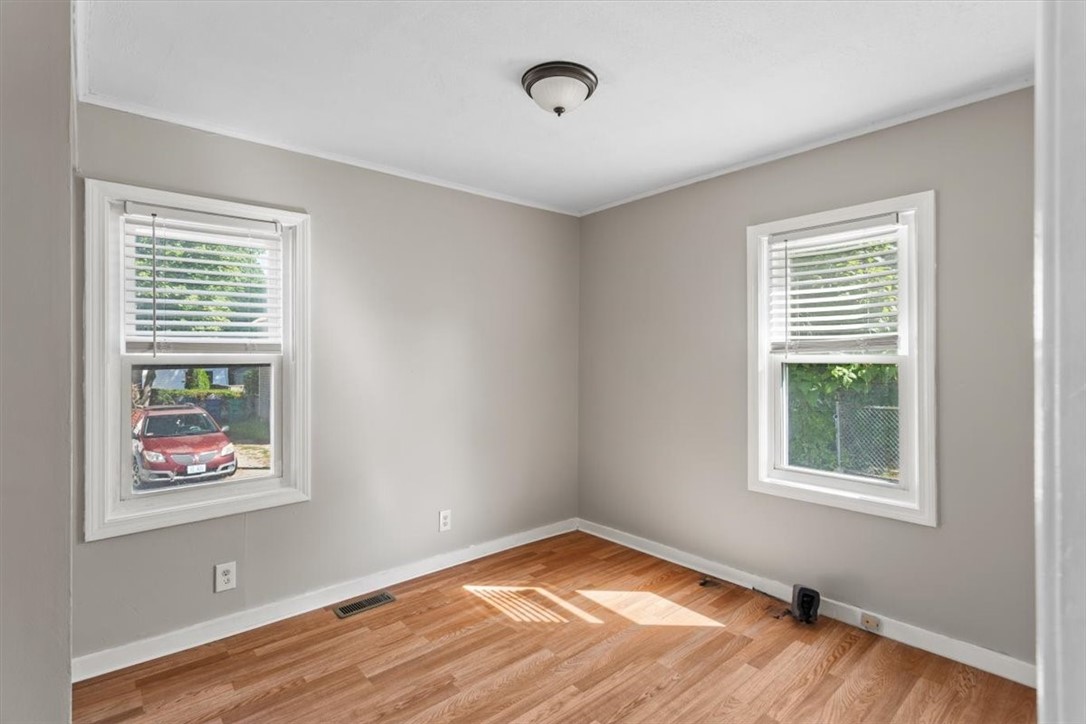 Warwick, Rhode Island 02886, United States, 6 Bedrooms Bedrooms, ,2 BathroomsBathrooms,Residential,Active,199192