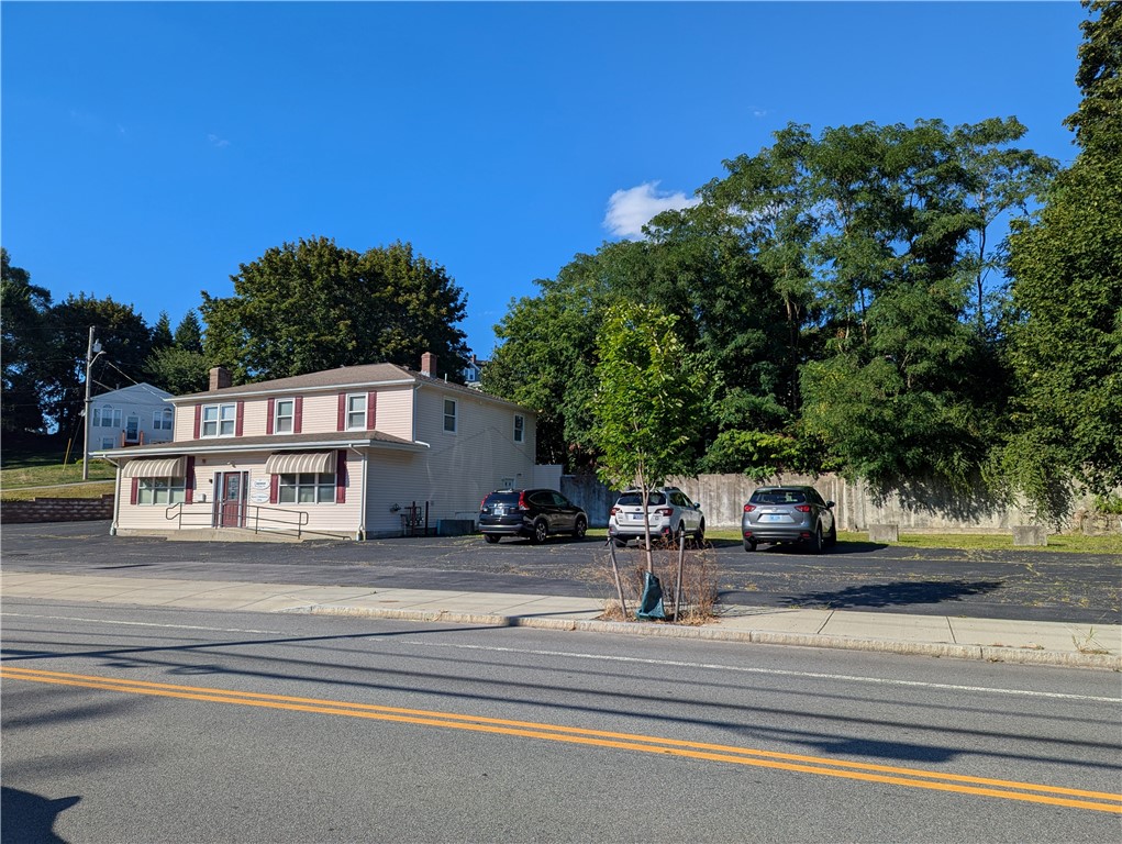 599 Broad Street 601