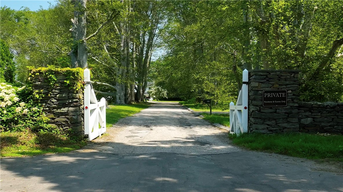 634 Black Point Lane