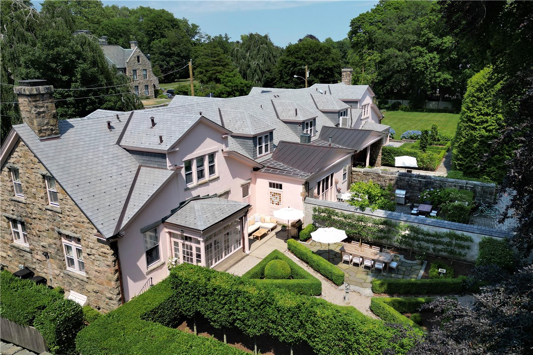 2 Hazard Avenue 4