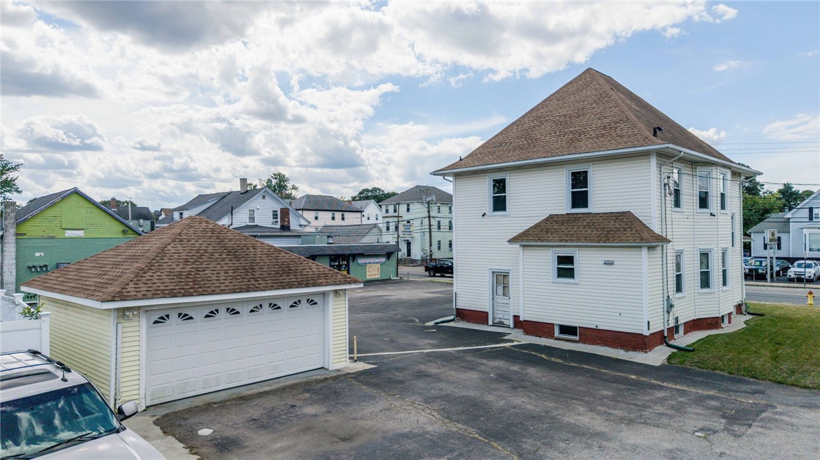674 N Broadway