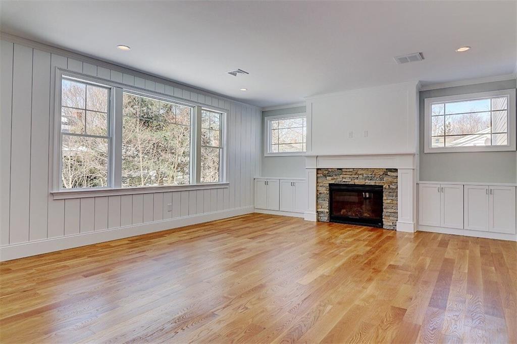 Photo 5 of 11 of 32 Linden Lane house