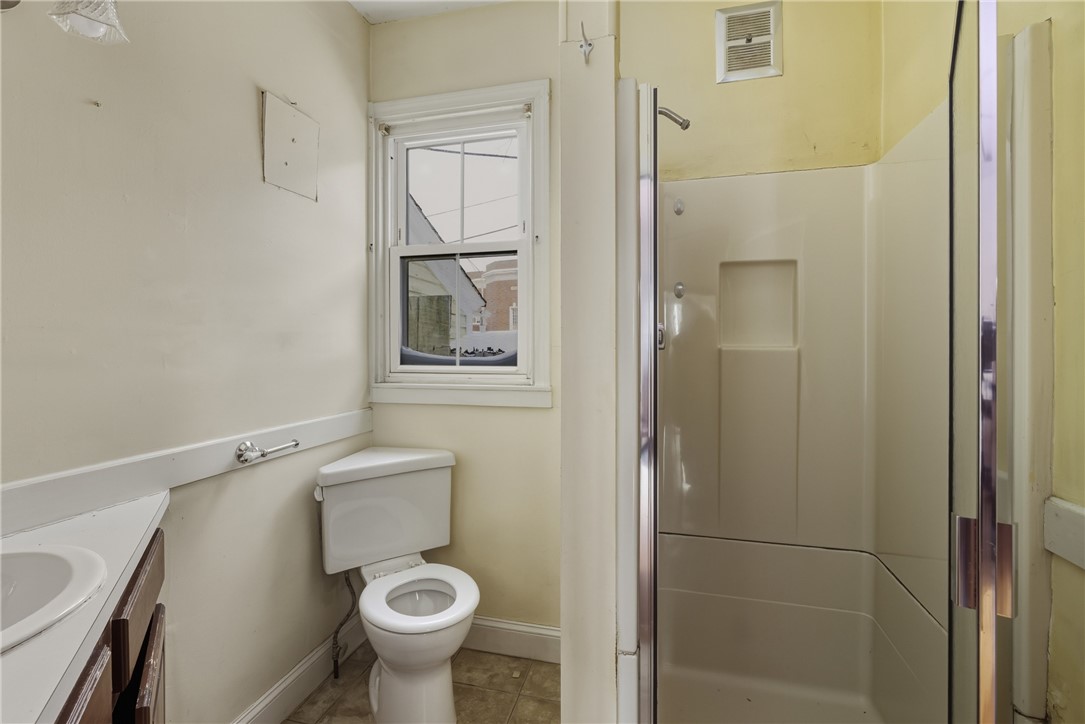 Newport, Rhode Island, 02840, United States, 5 Bedrooms Bedrooms, ,4 BathroomsBathrooms,Residential,Active,2013658