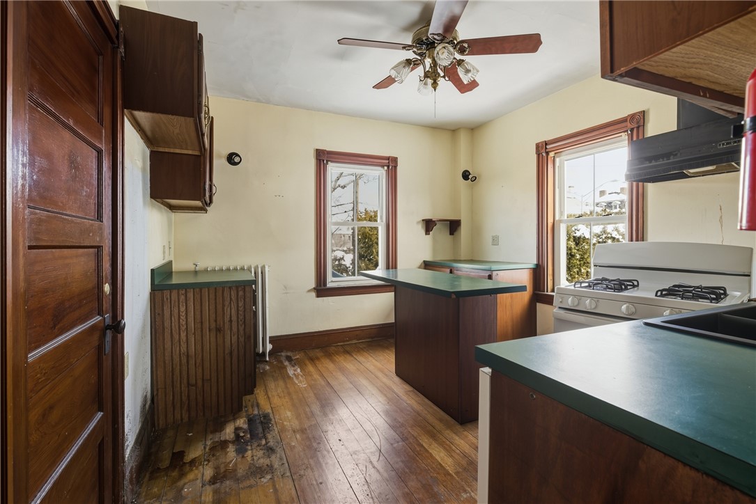 Newport, Rhode Island, 02840, United States, 5 Bedrooms Bedrooms, ,4 BathroomsBathrooms,Residential,Active,2013658