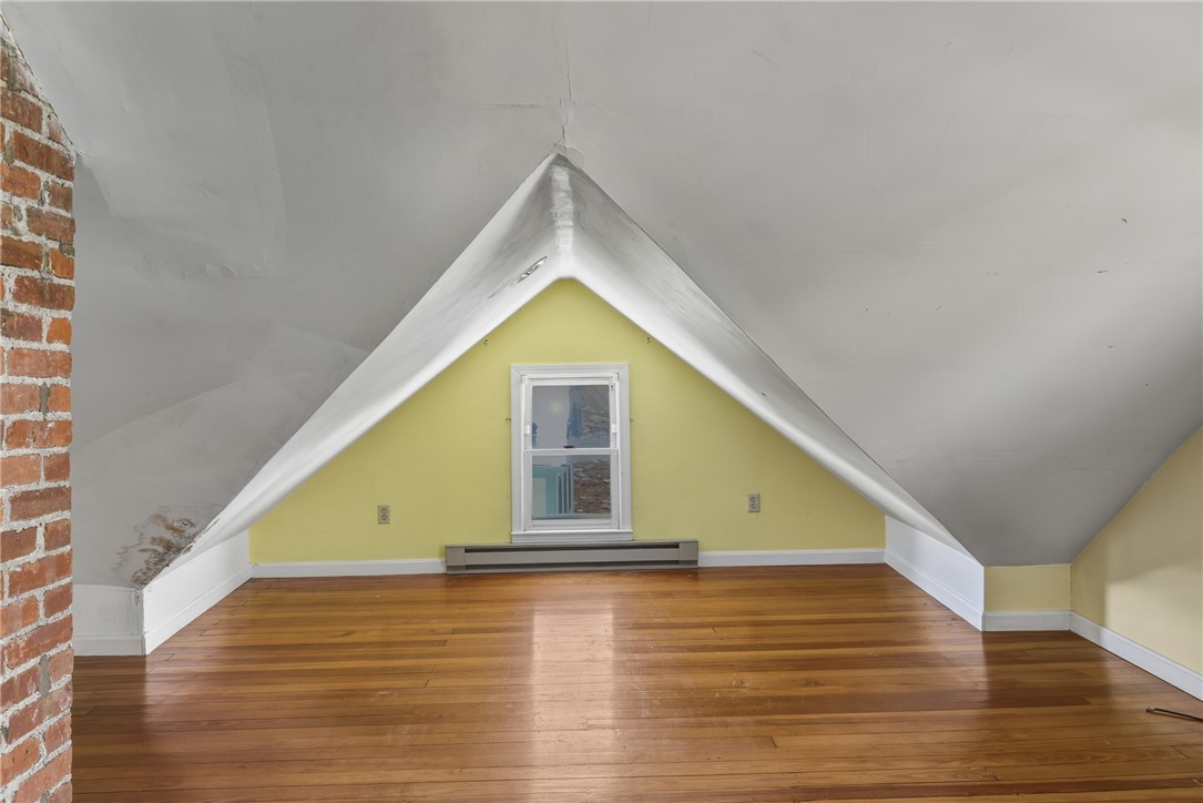 Newport, Rhode Island, 02840, United States, 5 Bedrooms Bedrooms, ,4 BathroomsBathrooms,Residential,Active,2013658