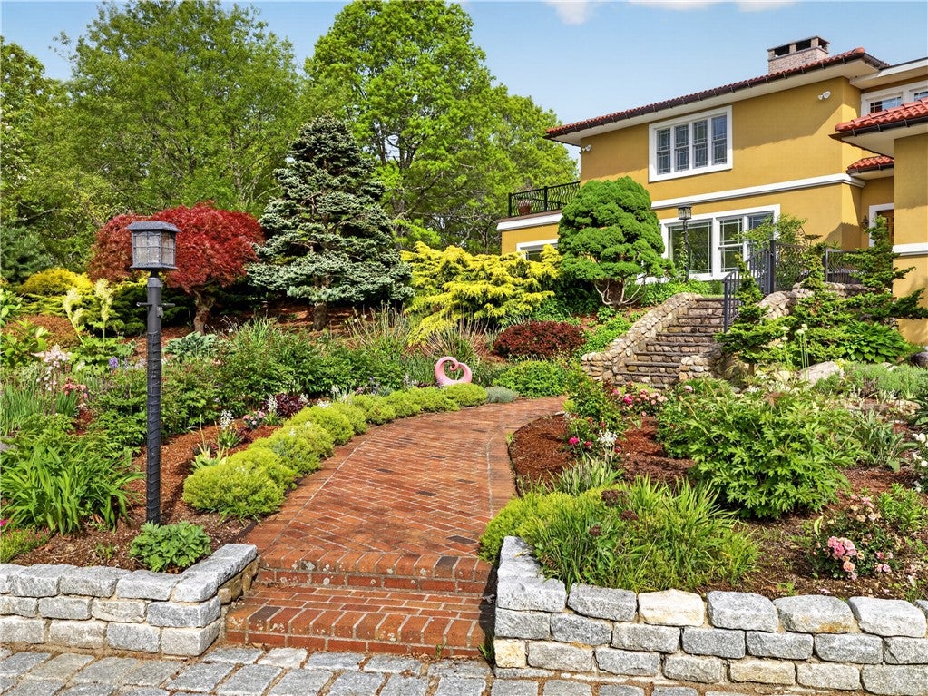 325 Post Road