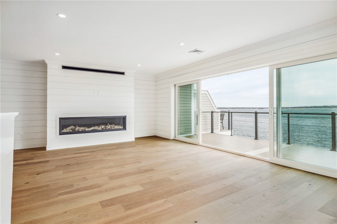 Warwick, Rhode Island 02818, United States, 3 Bedrooms Bedrooms, ,3 BathroomsBathrooms,Residential,Active,86608