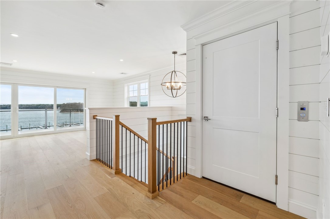 Warwick, Rhode Island 02818, United States, 3 Bedrooms Bedrooms, ,3 BathroomsBathrooms,Residential,Active,86608