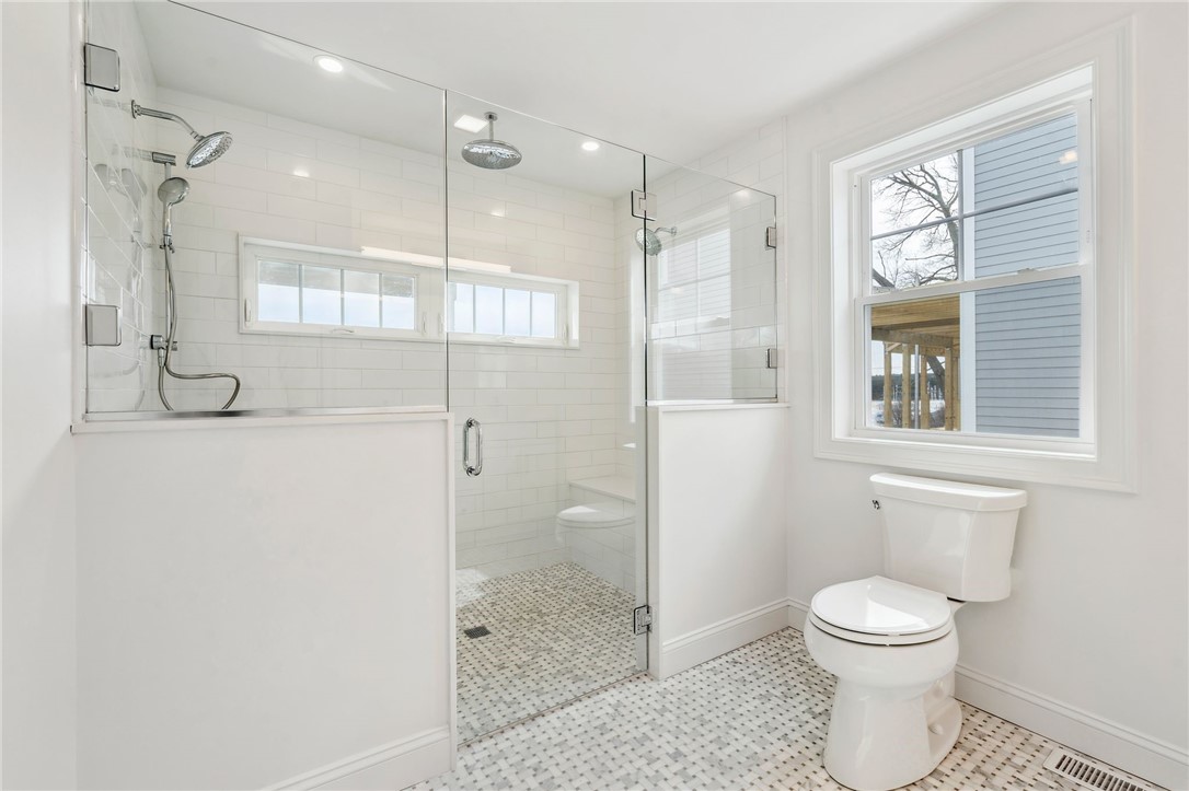 Warwick, Rhode Island 02818, United States, 3 Bedrooms Bedrooms, ,3 BathroomsBathrooms,Residential,Active,86608