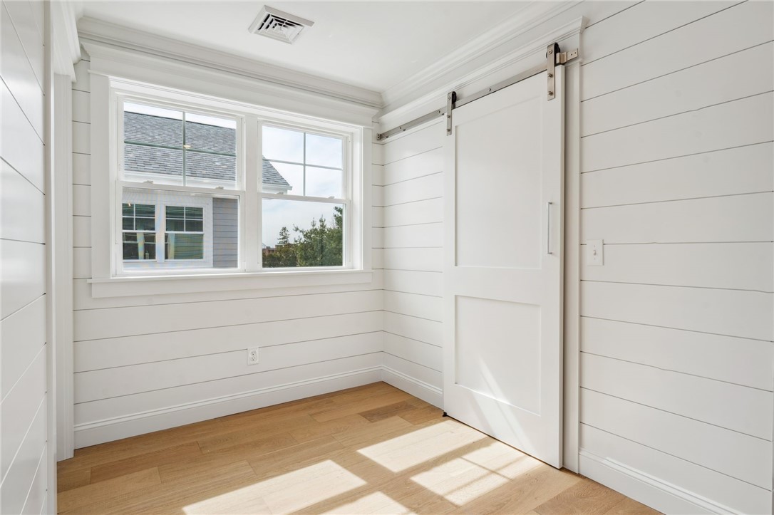 Warwick, Rhode Island 02818, United States, 3 Bedrooms Bedrooms, ,3 BathroomsBathrooms,Residential,Active,86608