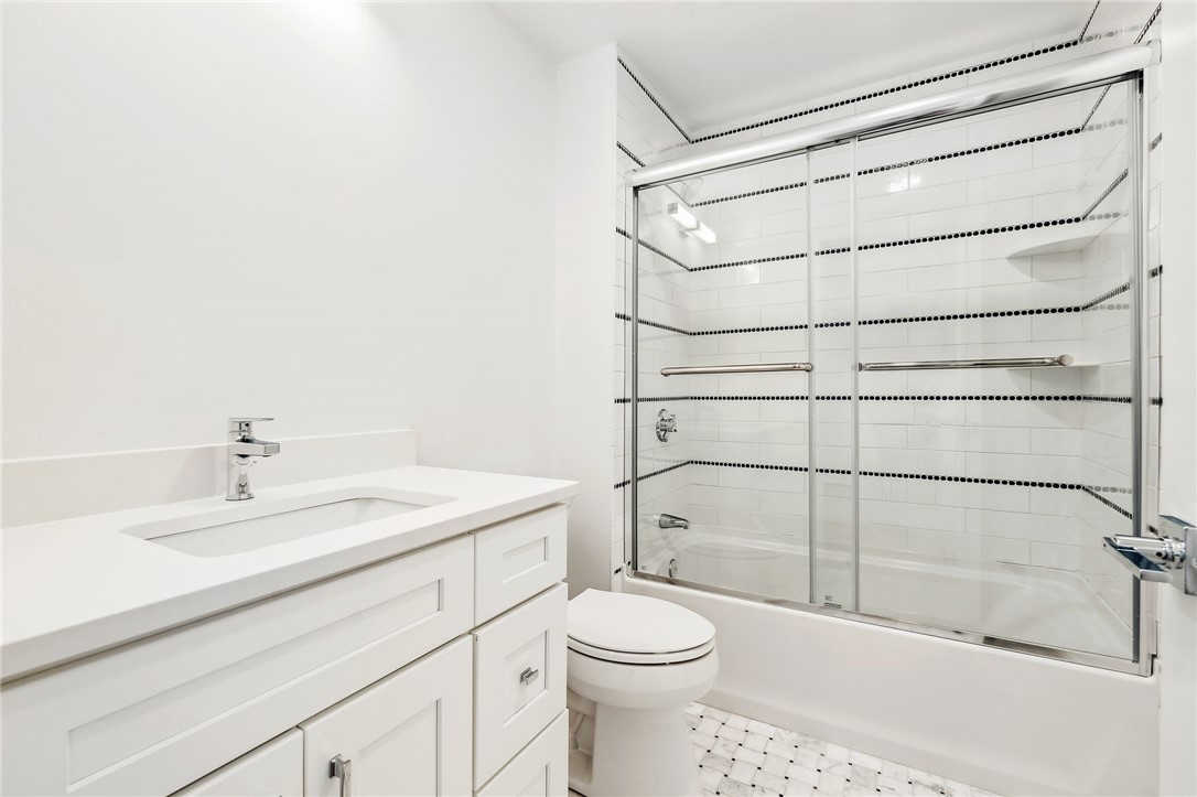 Warwick, Rhode Island 02818, United States, 3 Bedrooms Bedrooms, ,3 BathroomsBathrooms,Residential,Active,86608