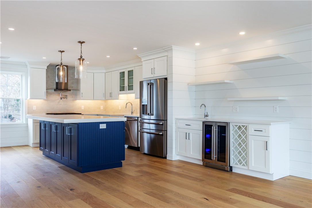 Warwick, Rhode Island 02818, United States, 3 Bedrooms Bedrooms, ,3 BathroomsBathrooms,Residential,Active,86608