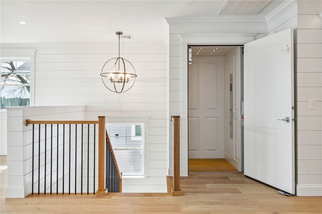 Warwick, Rhode Island 02818, United States, 3 Bedrooms Bedrooms, ,3 BathroomsBathrooms,Residential,Active,86608