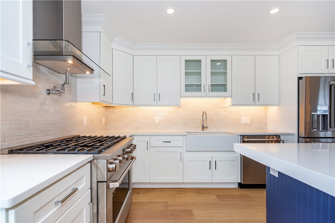 Warwick, Rhode Island 02818, United States, 3 Bedrooms Bedrooms, ,3 BathroomsBathrooms,Residential,Active,86608