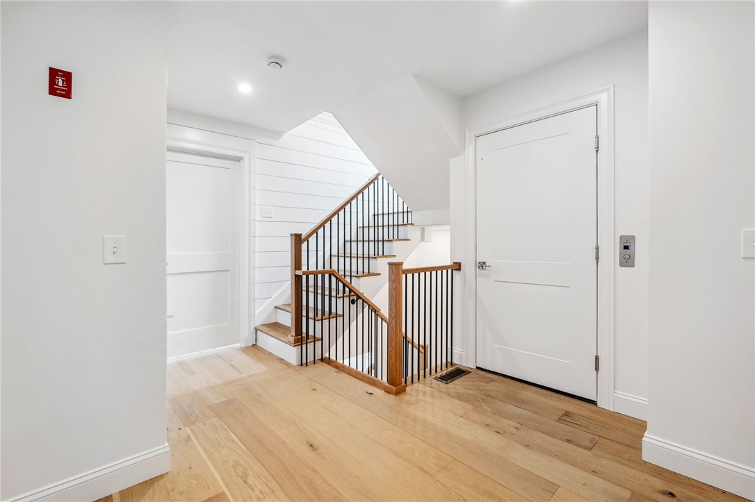 Warwick, Rhode Island 02818, United States, 3 Bedrooms Bedrooms, ,3 BathroomsBathrooms,Residential,Active,86608