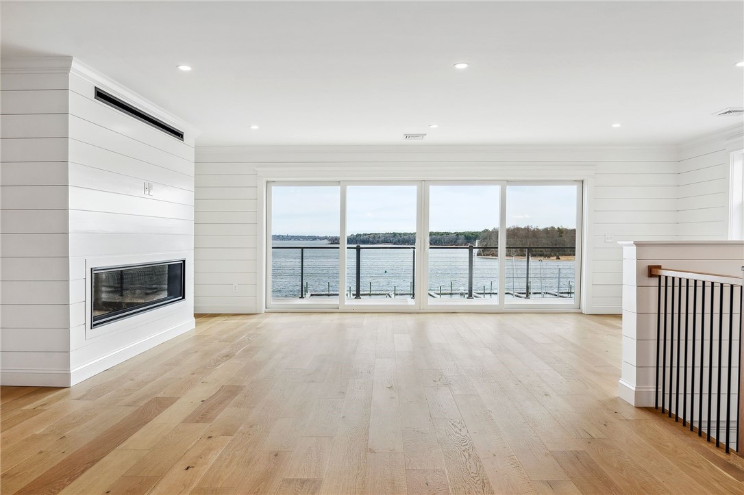 Warwick, Rhode Island 02818, United States, 3 Bedrooms Bedrooms, ,3 BathroomsBathrooms,Residential,Active,86608