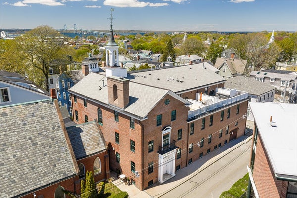 27 HIGH ST APT 2, NEWPORT, RI 02840 - Image 03e67d49027d83a656faee2dba775498/385530553