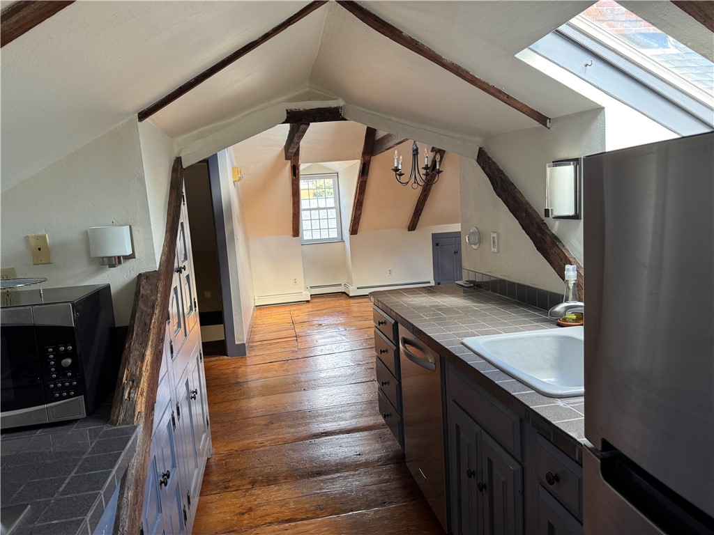 East Greenwich, Rhode Island 02818, United States, 2 Bedrooms Bedrooms, ,1 BathroomBathrooms,Residential,Active,227345