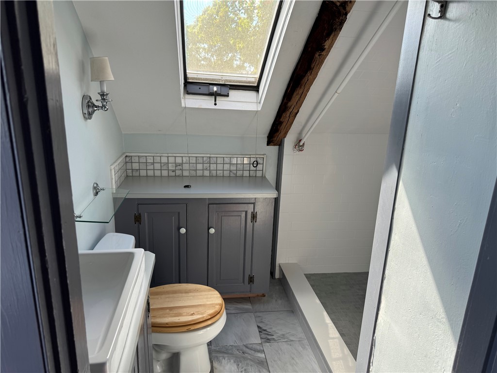 East Greenwich, Rhode Island 02818, United States, 2 Bedrooms Bedrooms, ,1 BathroomBathrooms,Residential,Active,227345