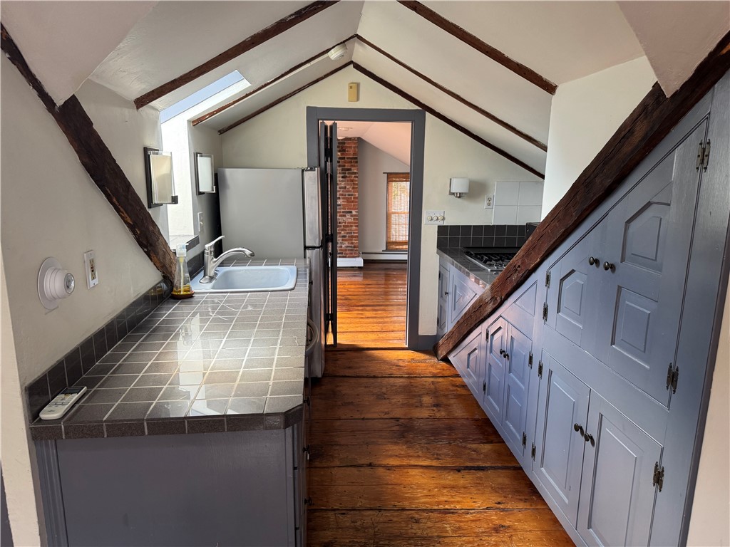 East Greenwich, Rhode Island 02818, United States, 2 Bedrooms Bedrooms, ,1 BathroomBathrooms,Residential,Active,227345